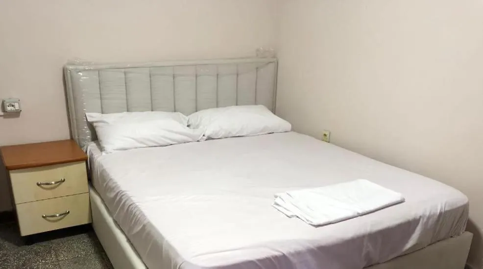 Royal 2 Hostel Opposite Nalu Bar Tirana