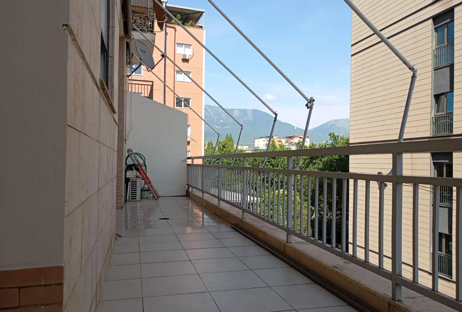 Royal 2 Hostel Opposite Nalu Bar Tirana