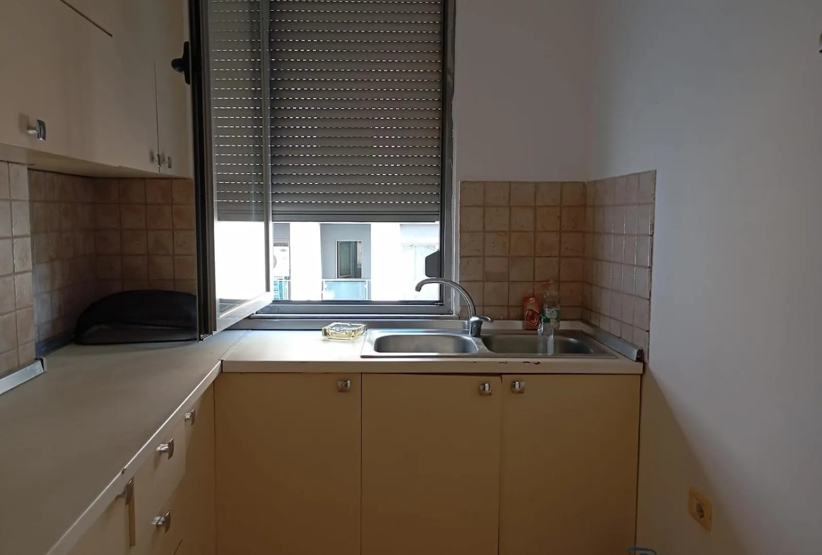 Royal 2 Hostel Opposite Nalu Bar Tirana